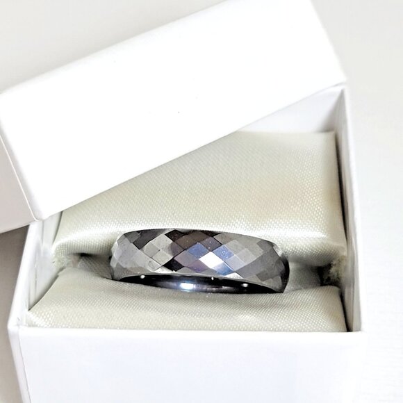 Tungsten Carbide Ring Silver Faceted Wedding Band Comfort Fit Men Women Size 11 - Picture 1 of 4